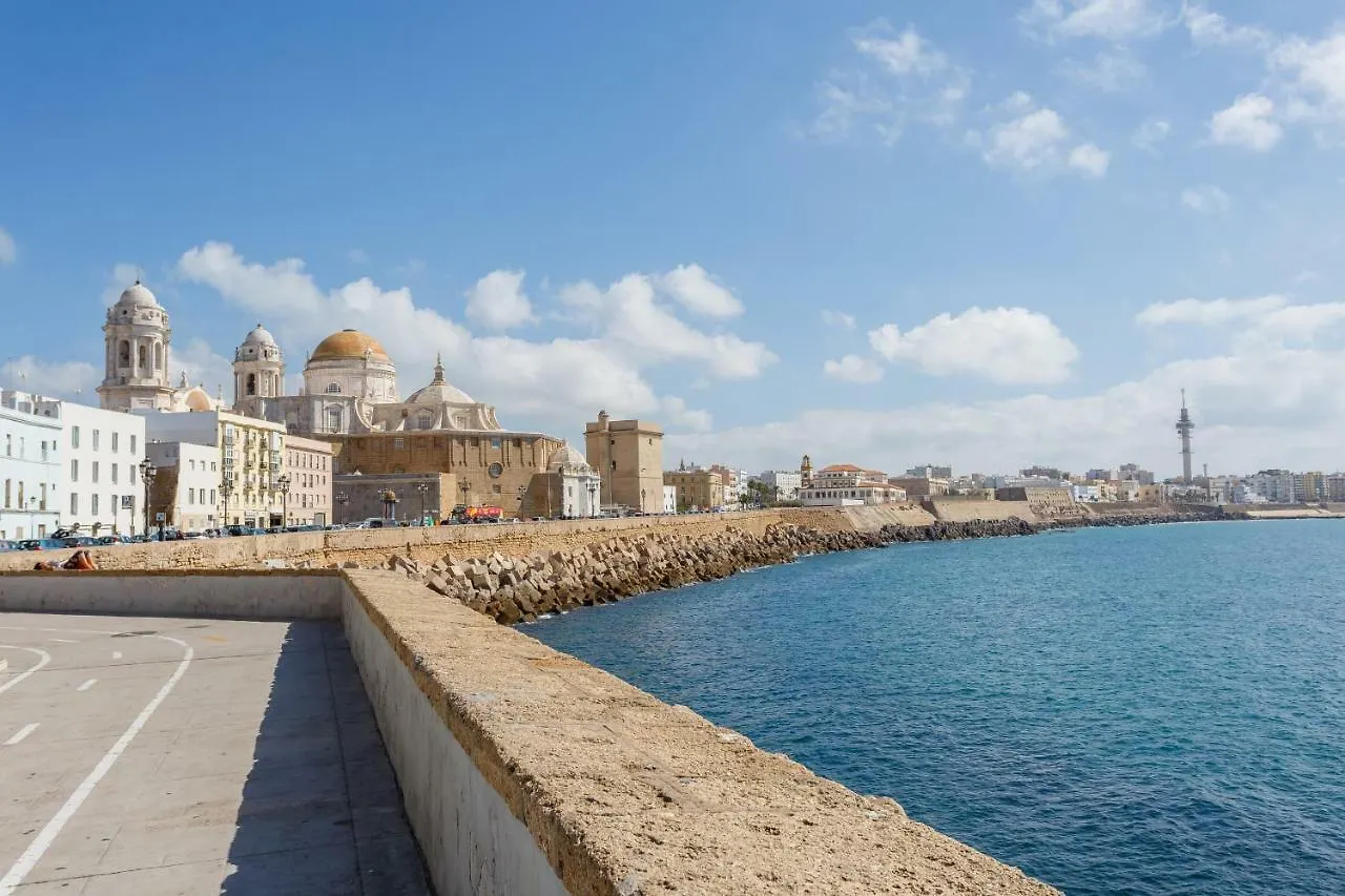 Apartamento La Sorpresa del GENOVES by Cadiz4Rentals España